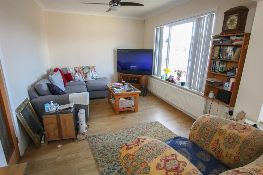 Property photo 3 of 20 Open Plan Living Dining Garden Room