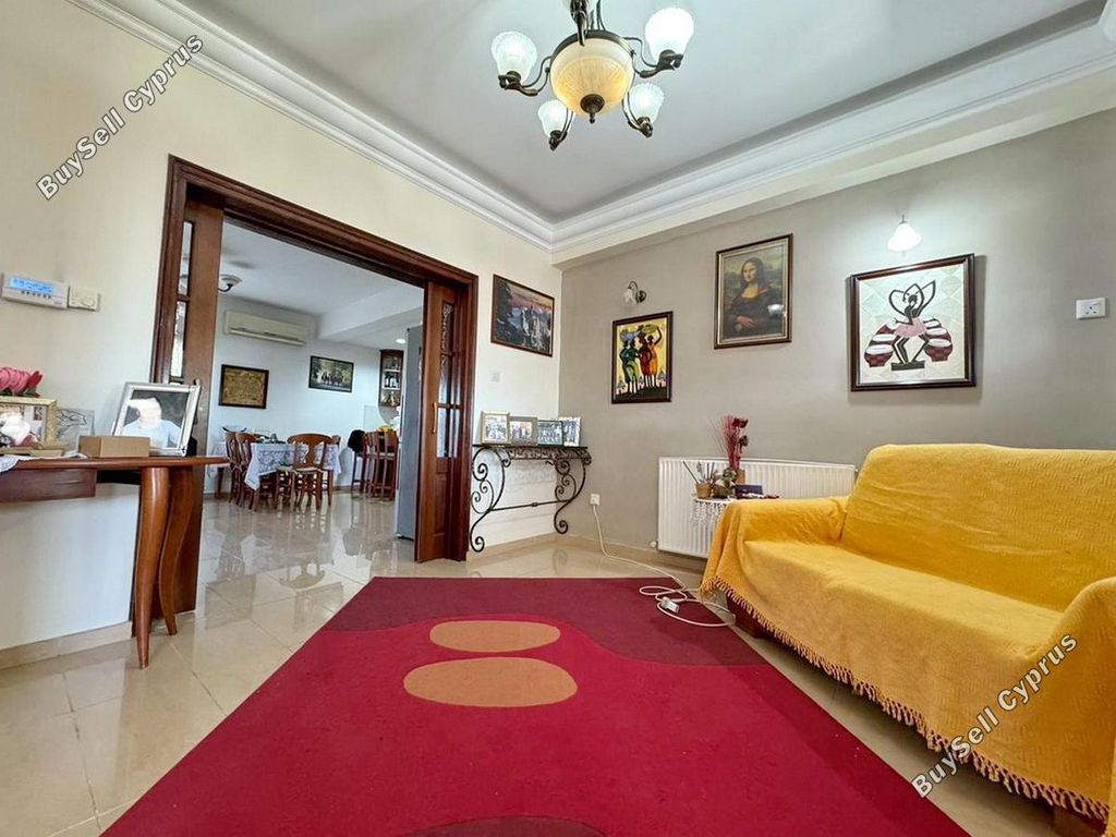 Property photo 2 of 31