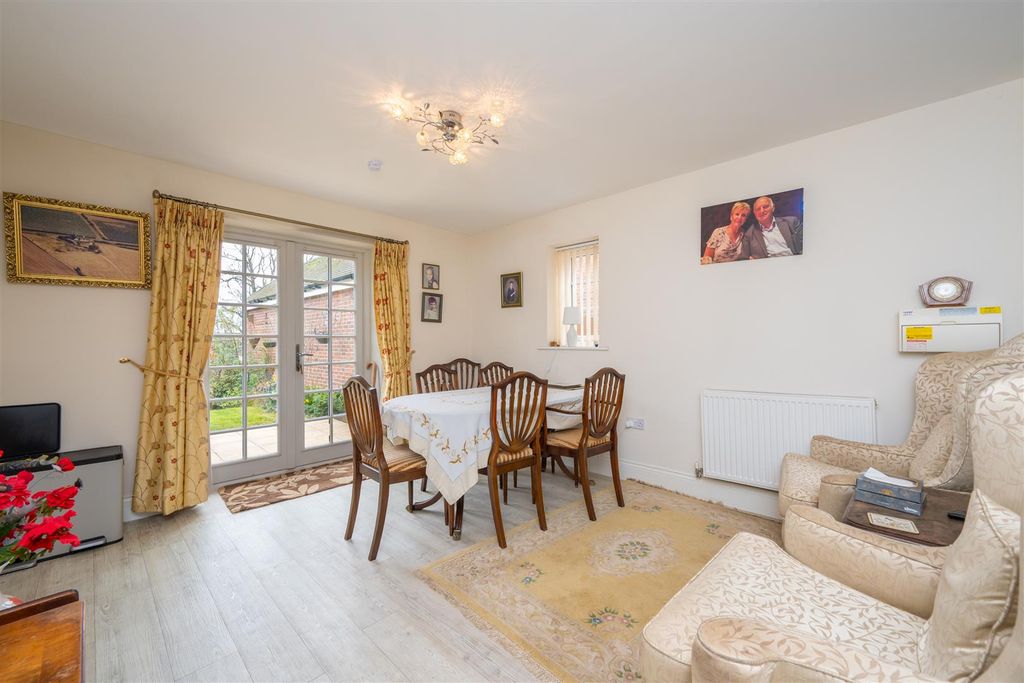 Property photo 3 of 31 4 Ivy Close-39.Jpg