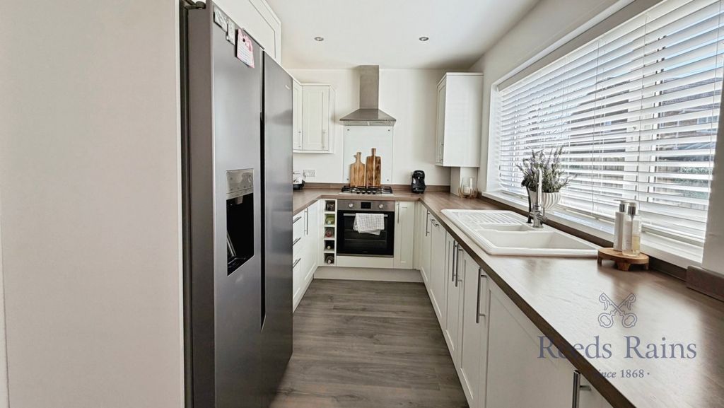 Property photo 3 of 15 Kitchen