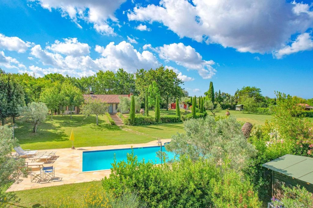 Property photo 1 of 41