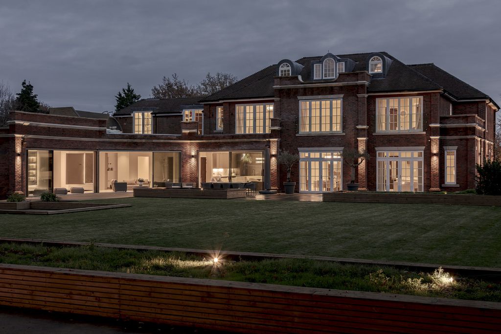 Property photo 2 of 39