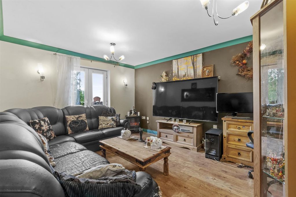 Property photo 3 of 9 Living Room