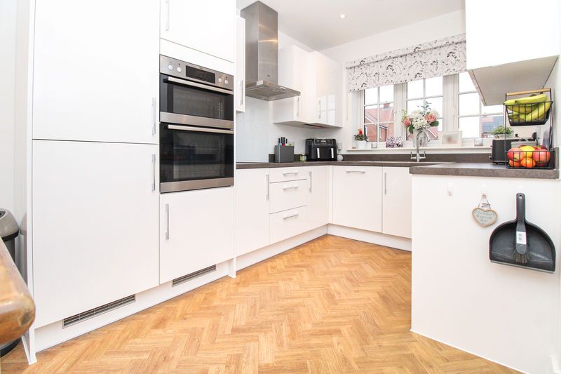 Property photo 3 of 19 Photo 16