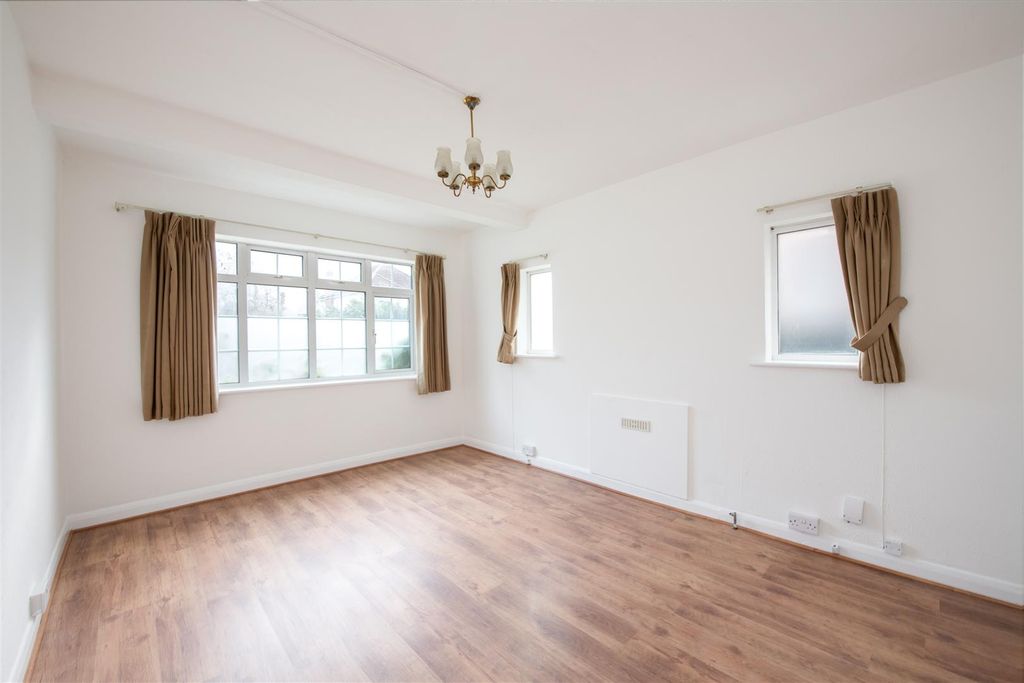 Property photo 3 of 14 Dorchester 5.Jpg