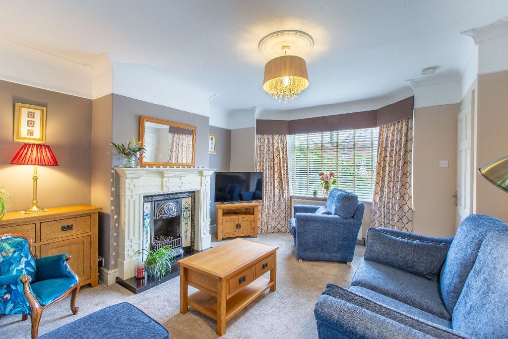 Property photo 2 of 33