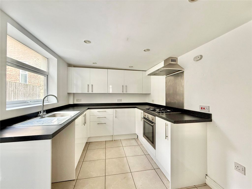 Property photo 2 of 14 Picture No. 10