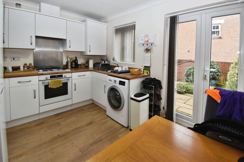 Property photo 2 of 11 Kitchen Breakfast Room