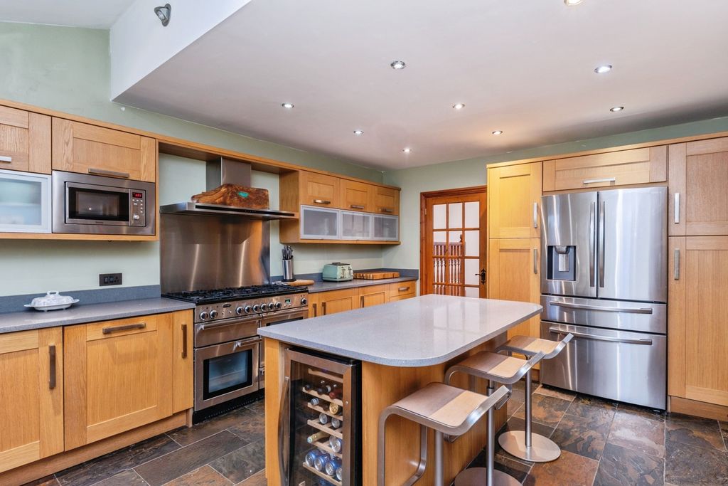 Property photo 2 of 30 Pbox-Img.Jpg