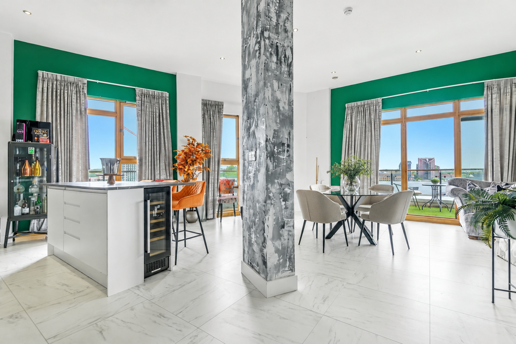 Property photo 1 of 12 Png