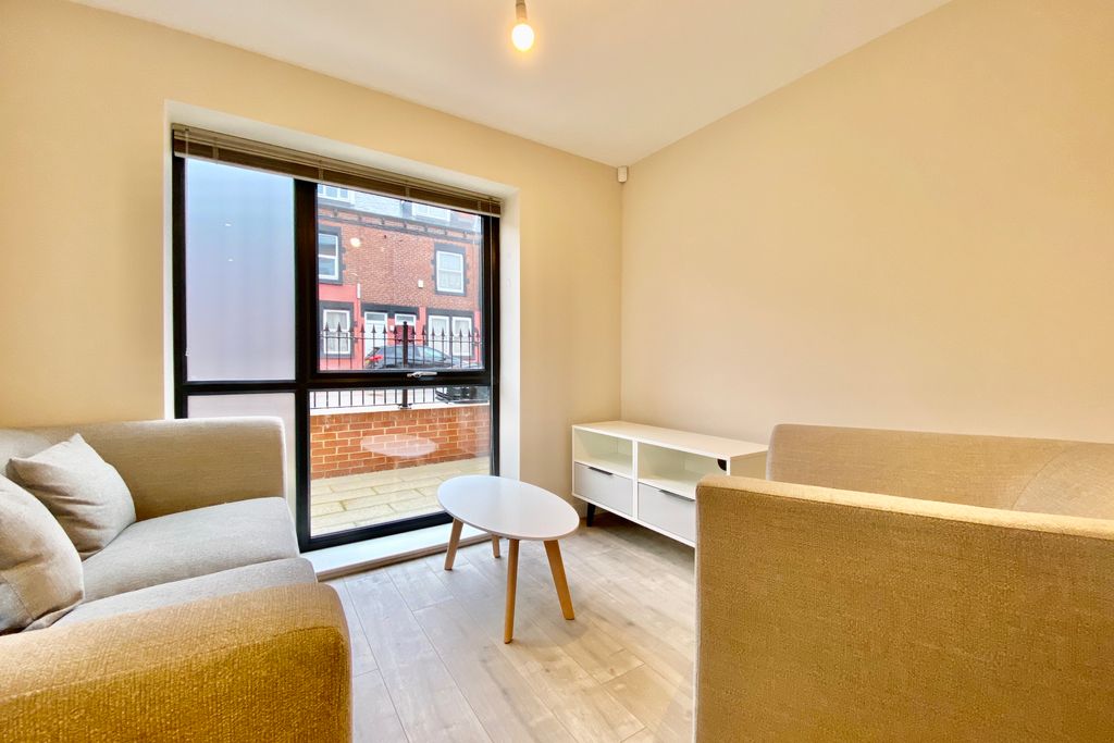 Property photo 2 of 9 Photo 02