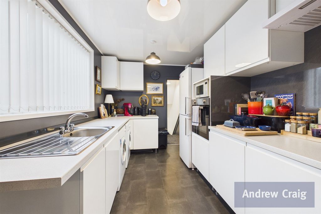 Property photo 3 of 19 Kitchen