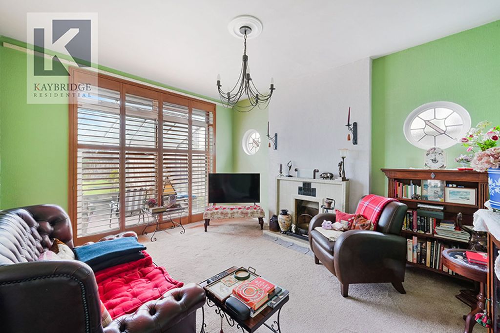 Property photo 2 of 10 The Warren, Worcester Park - Kt4 7Dh