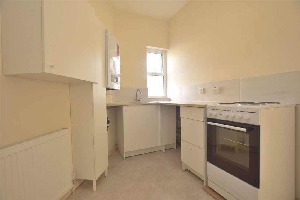 Property photo 3 of 9 Kitchen