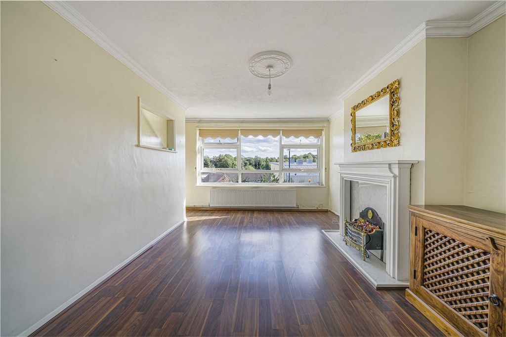 Property photo 3 of 17 Living Room