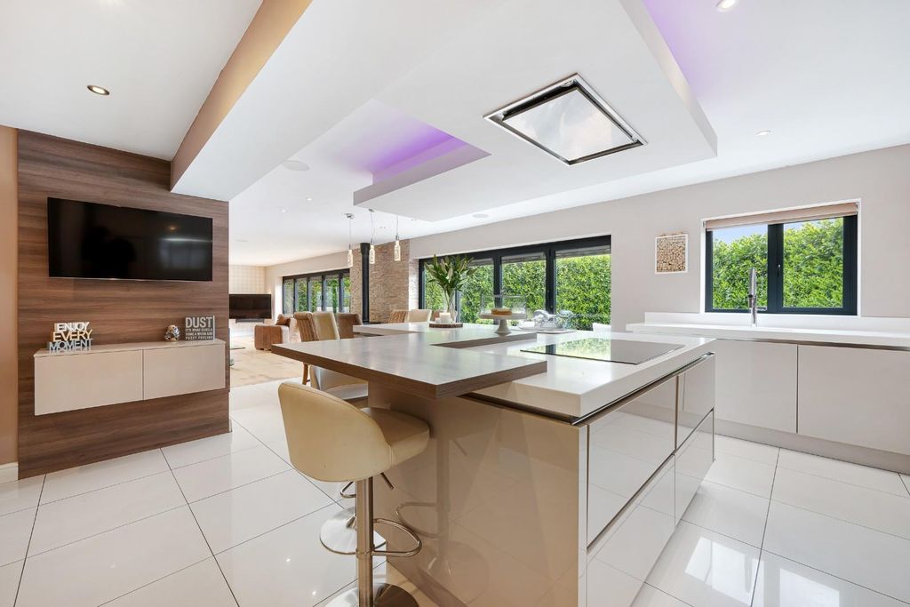 Additional image 10 of 6 bed property for saleMoorlands Court, Darwen BB3