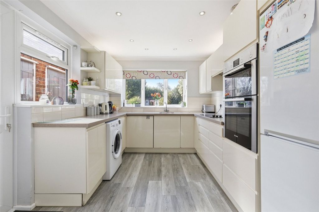 Property photo 3 of 28 Picture No. 30