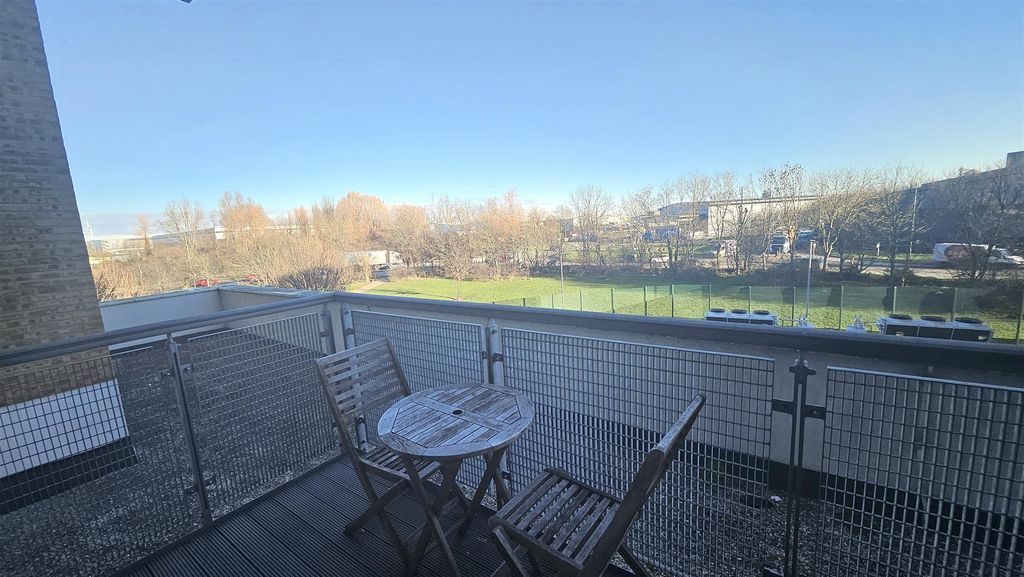 Property photo 2 of 9 Balcony B.Jpg