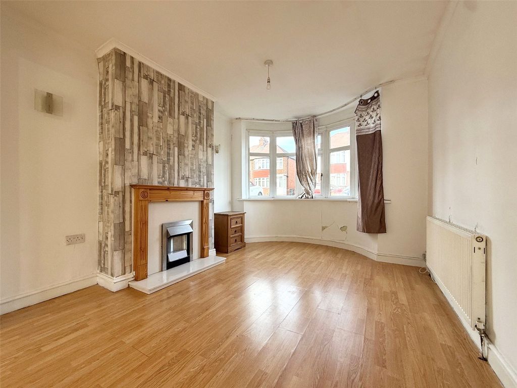Property photo 2 of 12 Picture No. 14