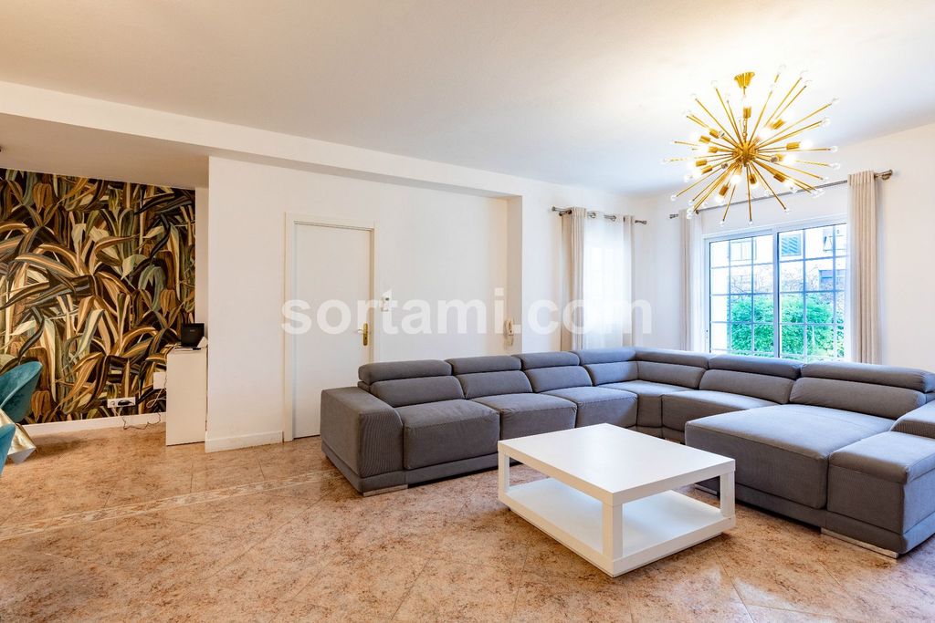 Property photo 2 of 75