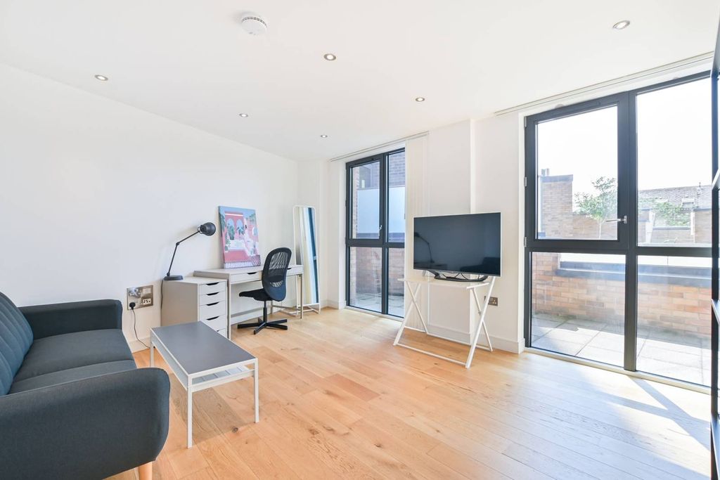 Property photo 2 of 9