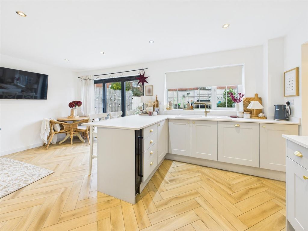 Property photo 2 of 21