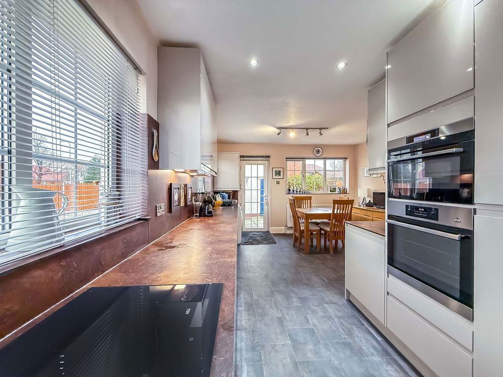 Property photo 3 of 39