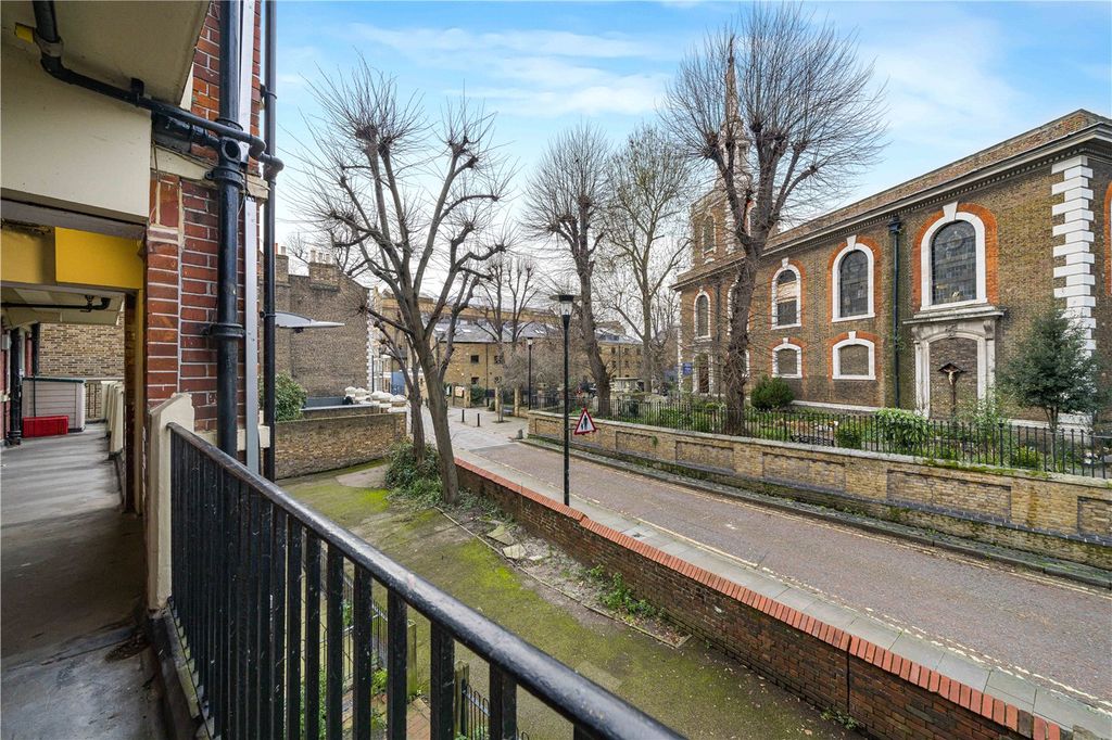 Property photo 3 of 21 Picture No. 01