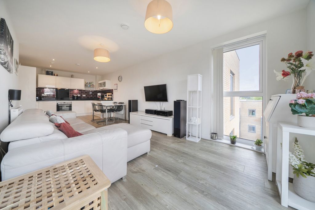 Property photo 1 of 18 1455554-10-6A01E7...