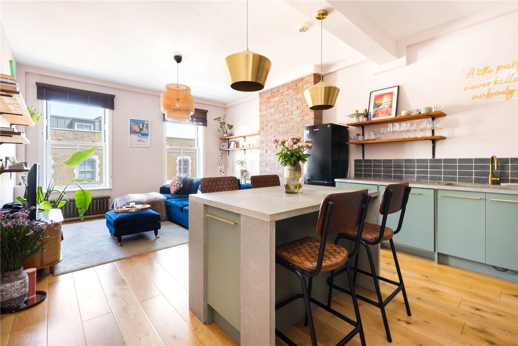 Property photo 1 of 18 Kitchen
