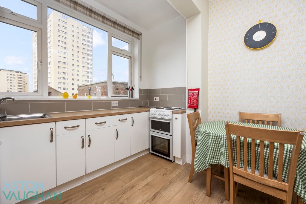 Property photo 3 of 10 4993382