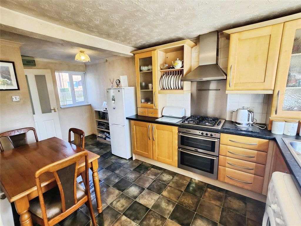 Property photo 3 of 11 Kitchen Dining Room