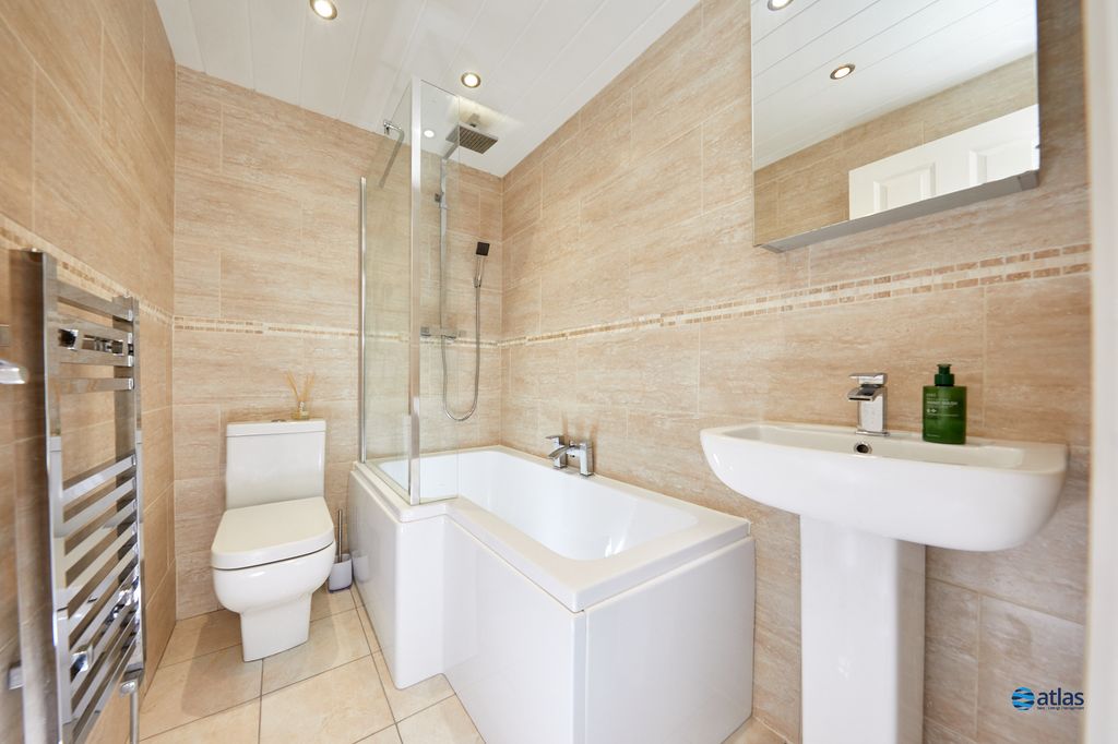 Property photo 2 of 11 Bathroom