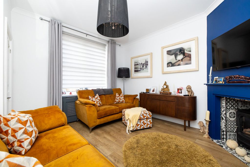 Property photo 2 of 37