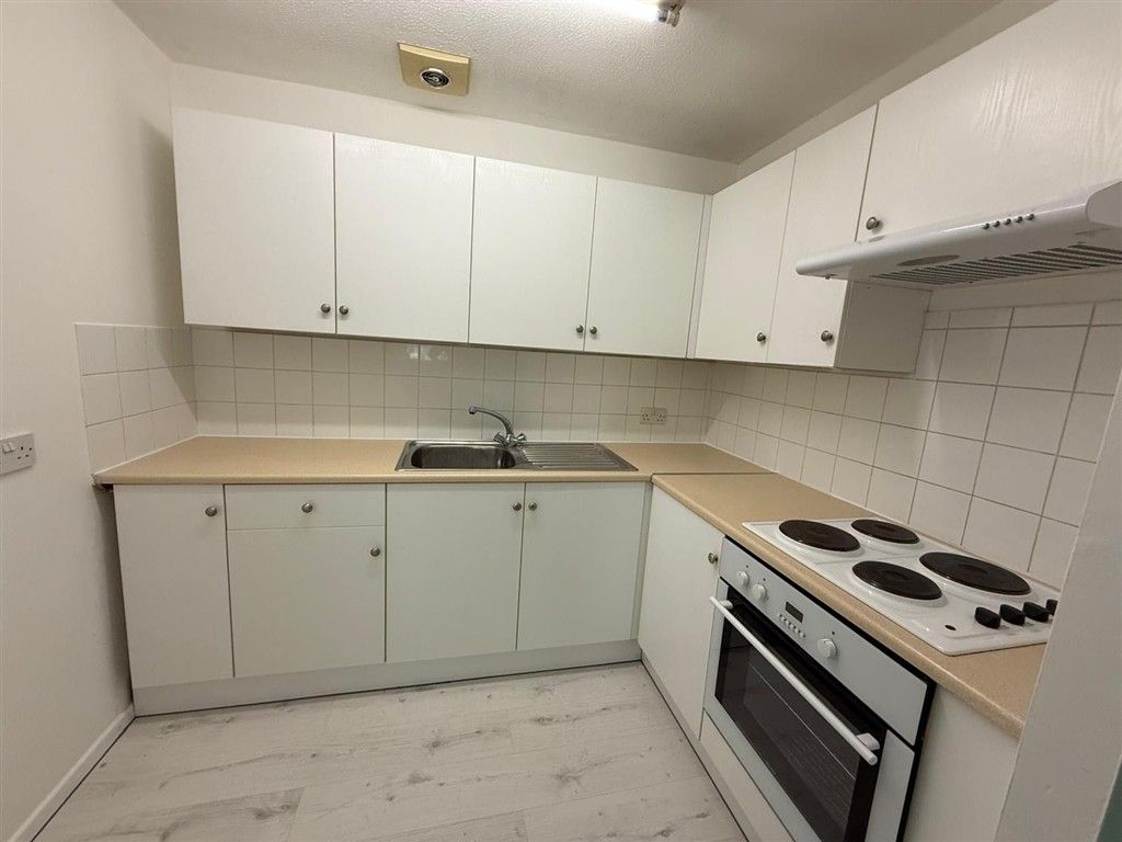 Property photo 3 of 7 Kitchen