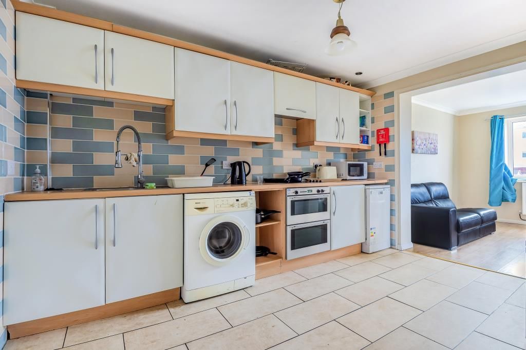 Property photo 2 of 10 Kitchen