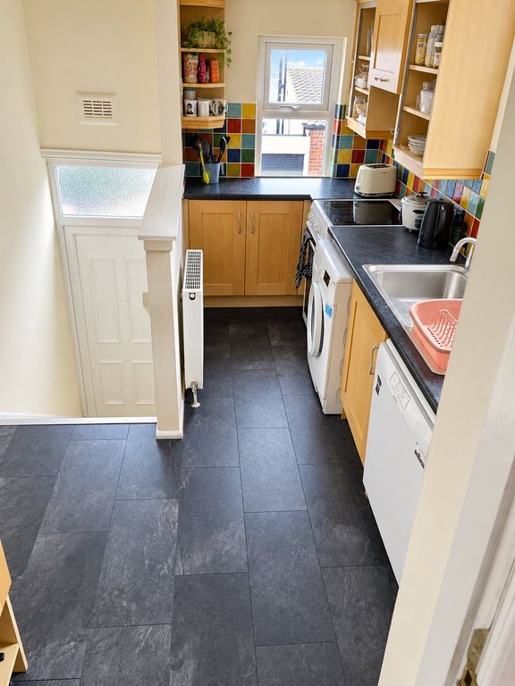 Property photo 3 of 9 Kitchen