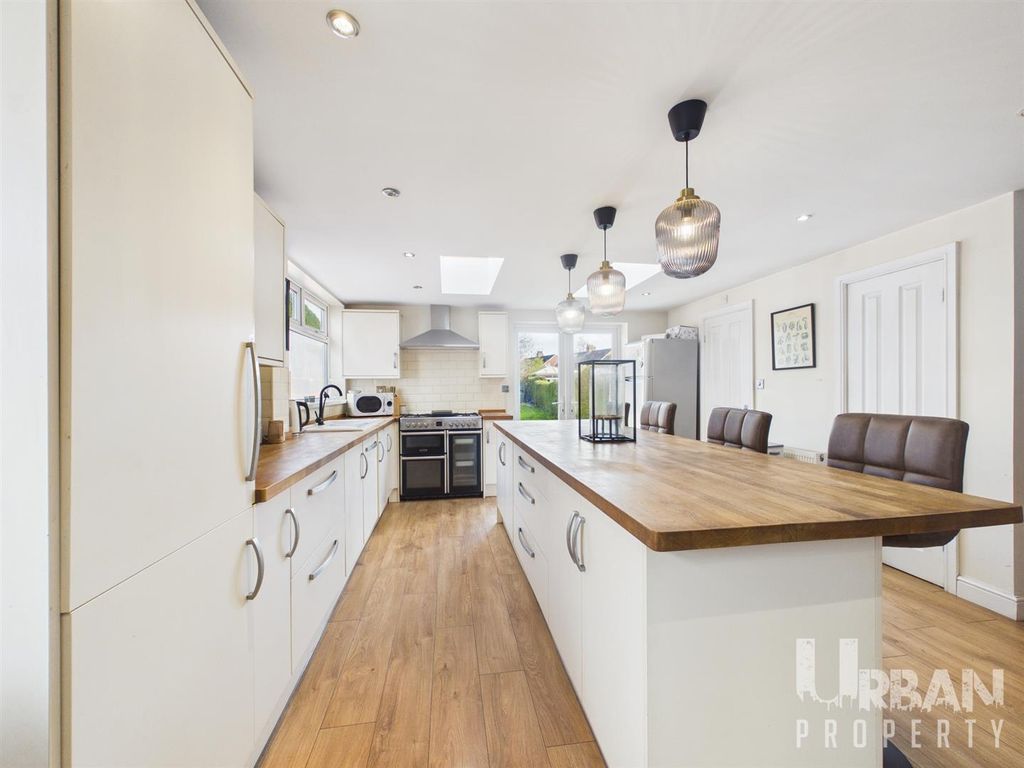 Property photo 1 of 16 Cam03038G0-Pr0227-Still014.Jpg