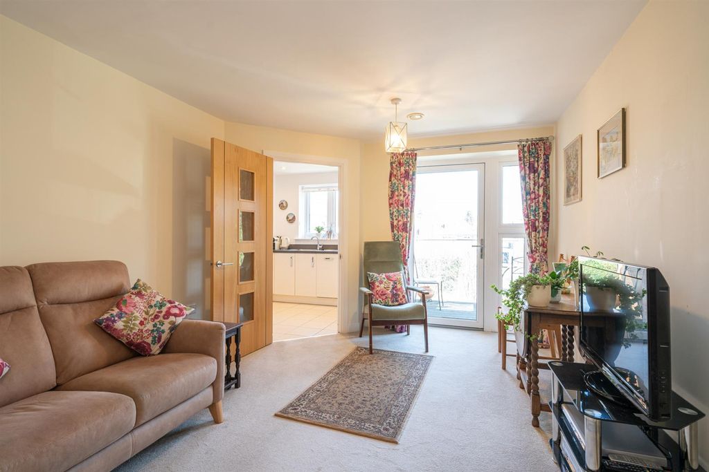 Property photo 3 of 13 40-Eleanor-House-2234.Jpg