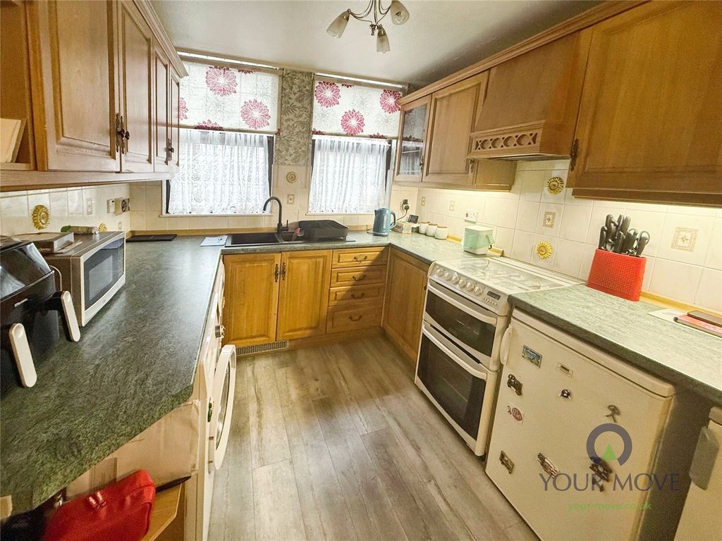 Property photo 2 of 11 Kitchen