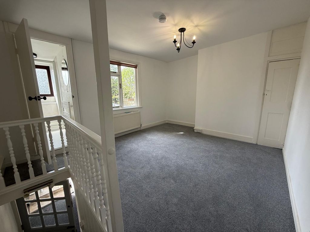Property photo 2 of 10 Photo 3