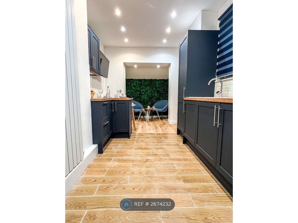 Property photo 2 of 11 Kitchen &amp; Lounge