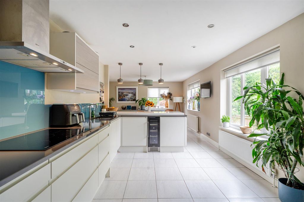 Property photo 3 of 22 1317254-8-686E7B477Cedc.Jpg