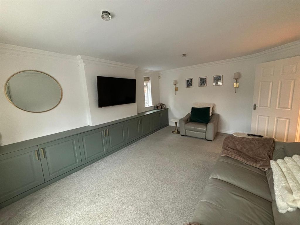 Property photo 3 of 20 Living Room