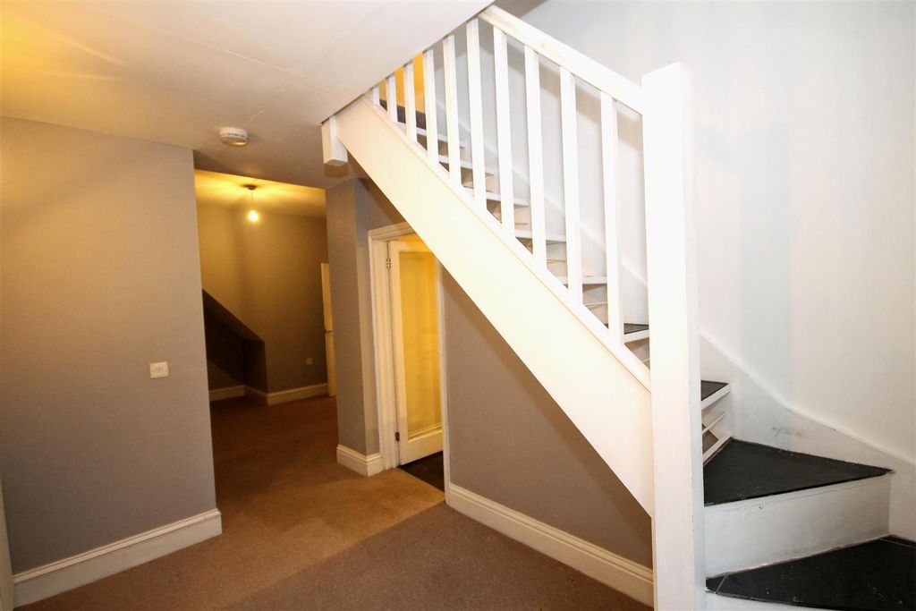 Property photo 2 of 9 Stairwell.Jpg