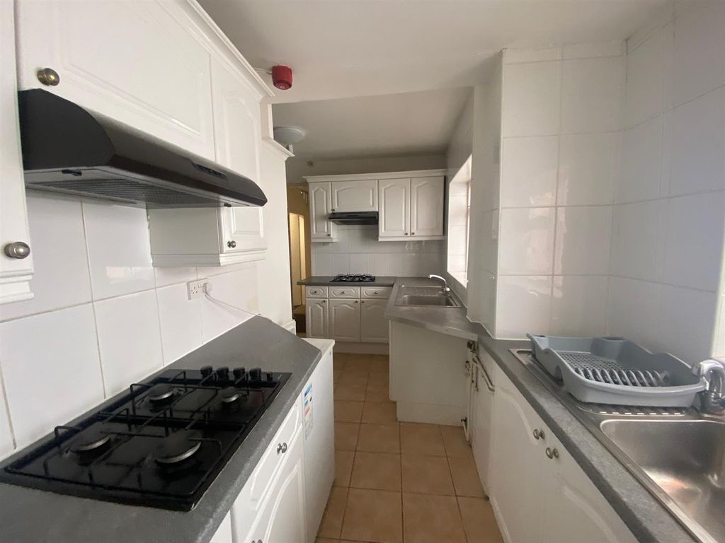 Property photo 2 of 11 Kitchen.Jpg