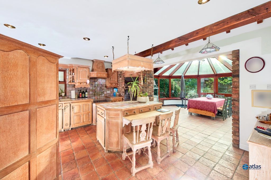 Property photo 3 of 23 Kitchen