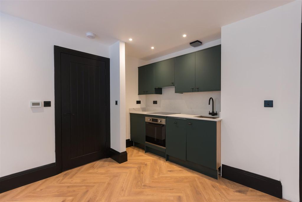 Property photo 2 of 9 Andy HMO -70.Jpg