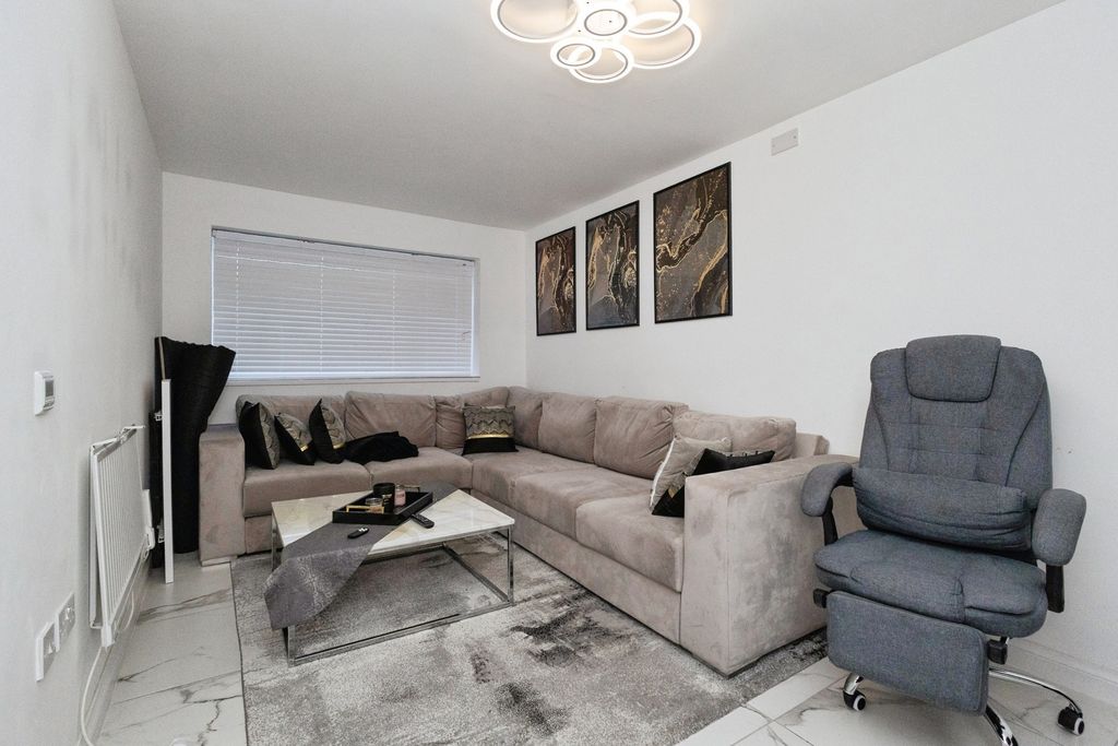 Property photo 2 of 20 Pbox-Img.Jpg