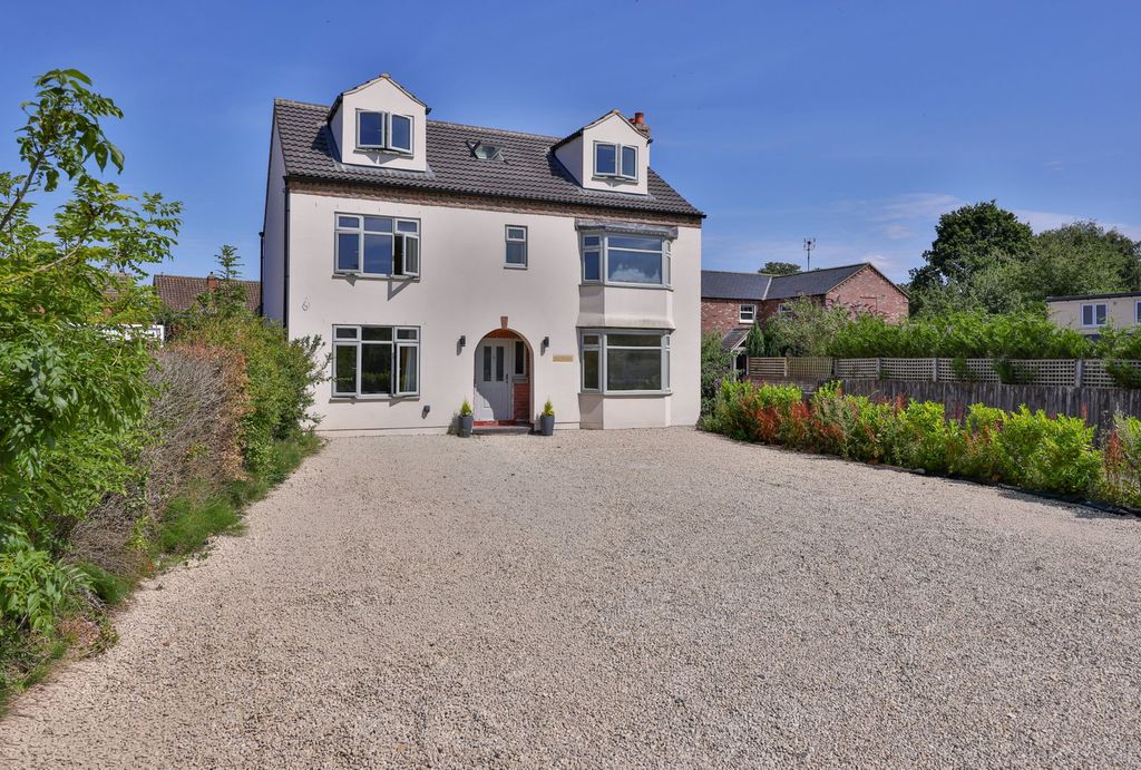 Property photo 1 of 36